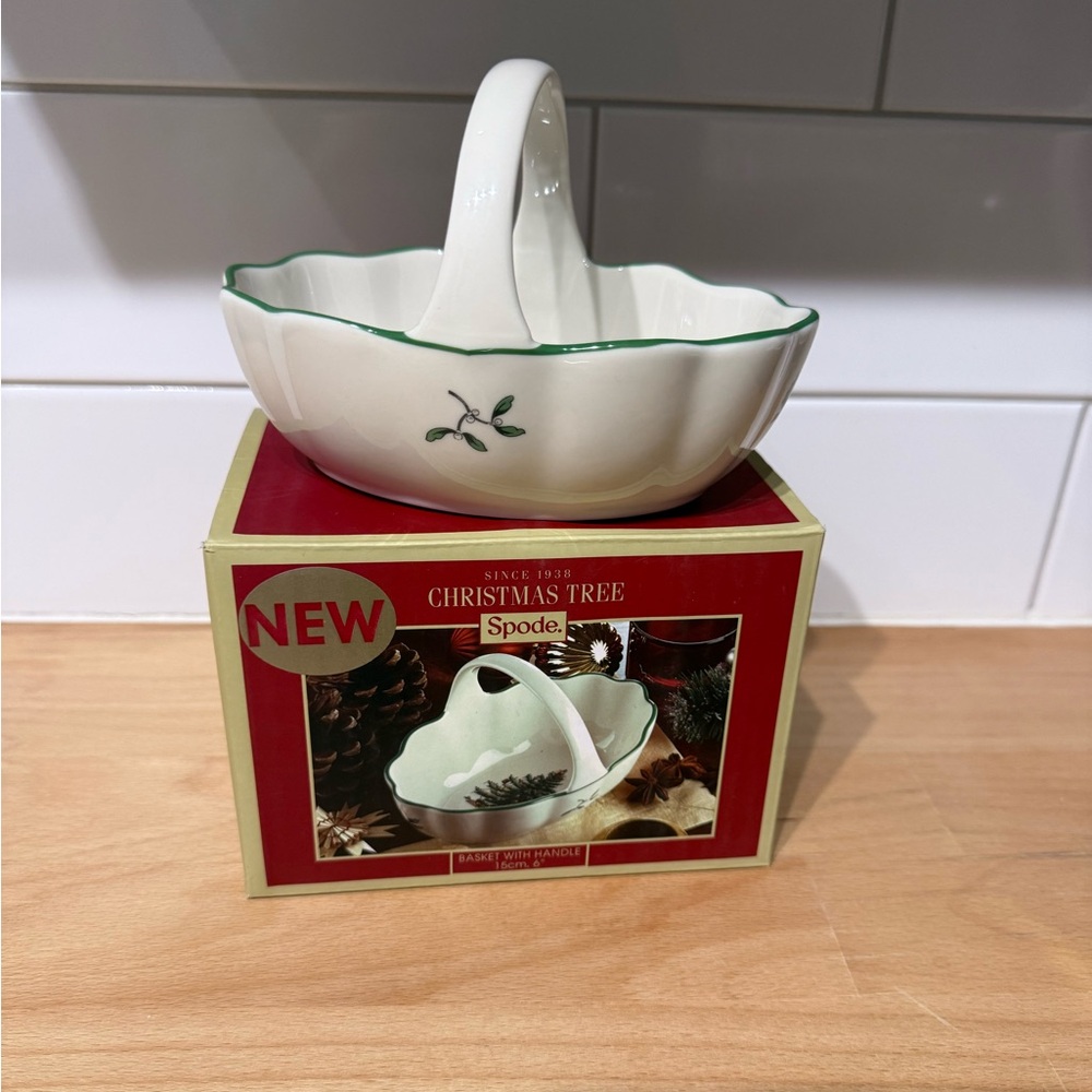 Spode 6" Christmas Tree Handled Basket | Brand New,‎ Never Used